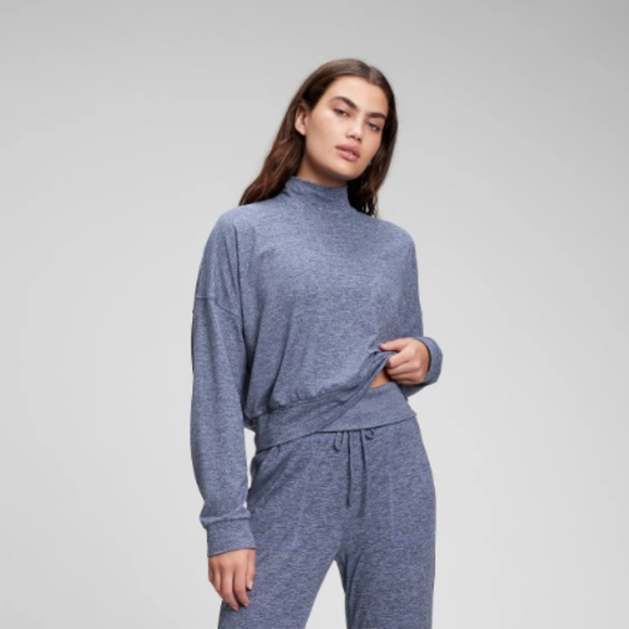 NWT GapFit Brushed Tech Jersey Activewear Top - Picture 1 of 4